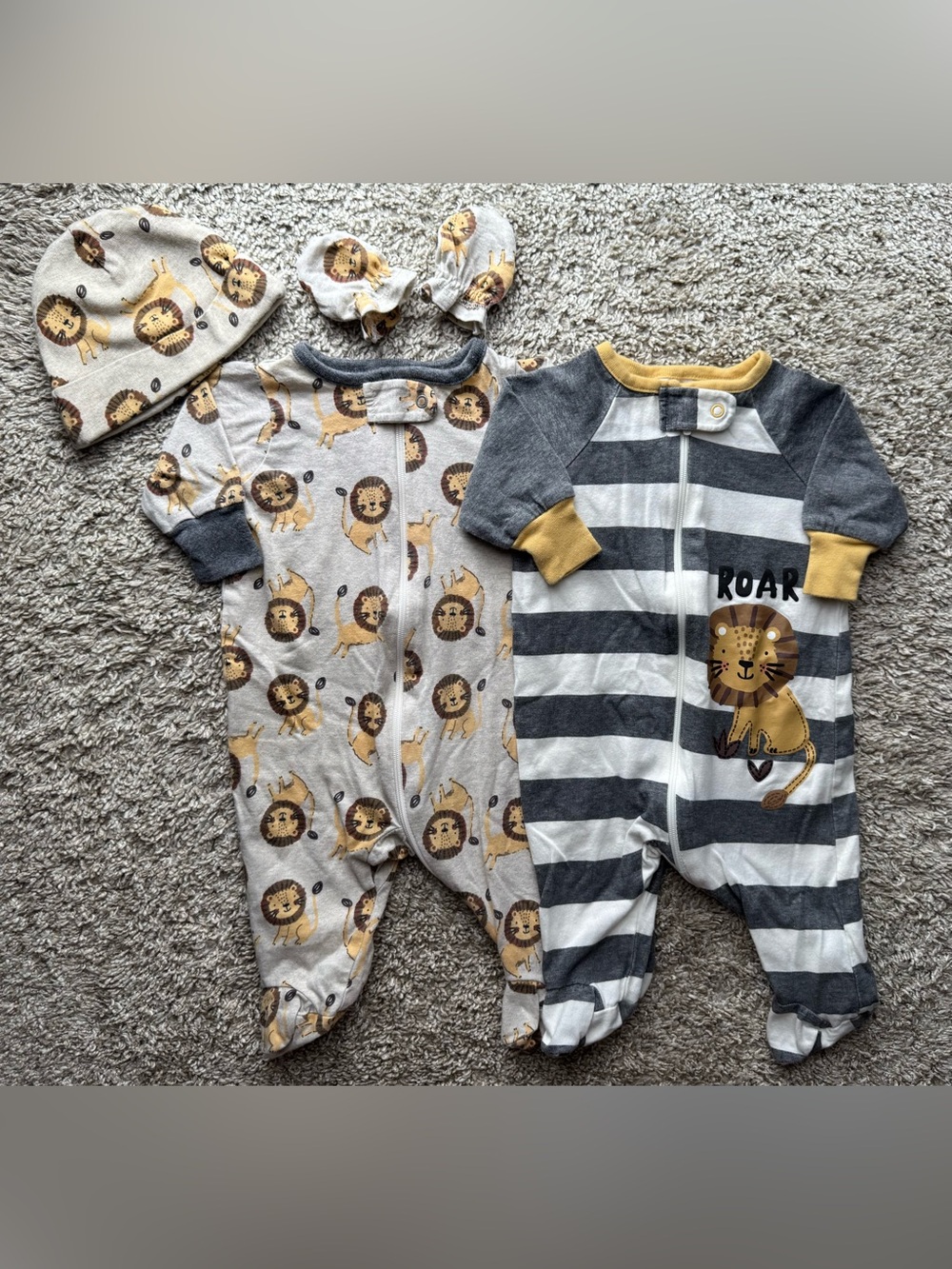 Gerber Newborn 4pc Lion Set 100% Cotton Sleeper x2 Hat Mittens